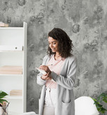 نمونه اجرا شده کاغذدیواری طرح بتن کد 8139